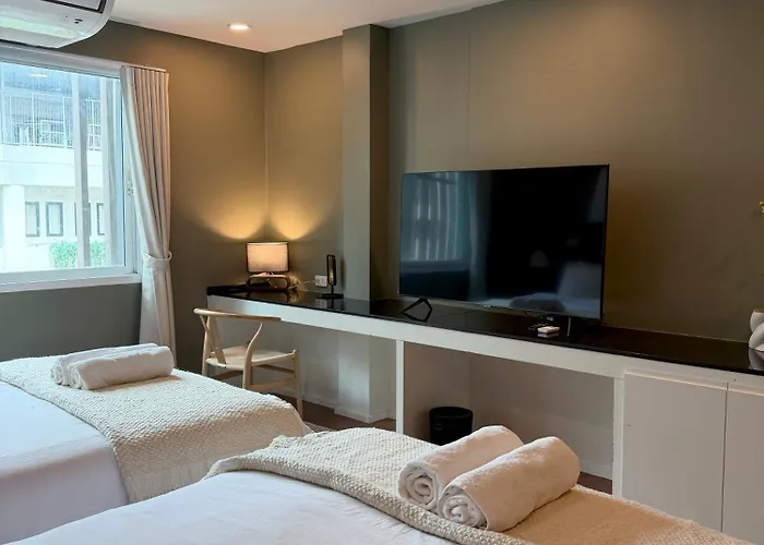 Whole Floor, 3 Bed 3 Bath, 1 Min To Bts Prompong アパート