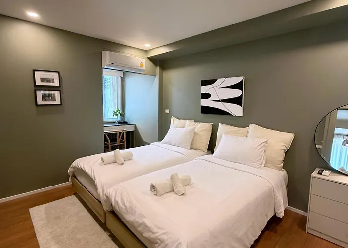 Whole Floor, 3 Bed 3 Bath, 1 Min To Bts Prompong