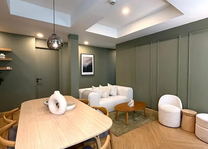 Whole Floor, 3 Bed 3 Bath, 1 Min To Bts Prompong